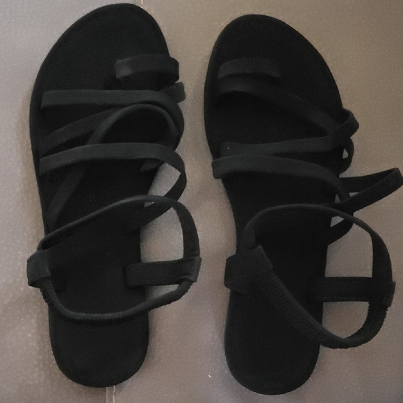 Shoes - Black Strappy Sandals
